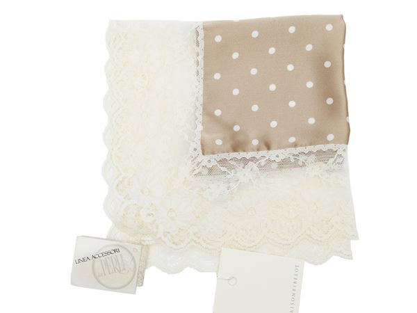 La Perla - Foulard pochette beige in seta e pizzo  - Asta Guccimania - Maison Bibelot - Casa d'Aste Firenze - Milano