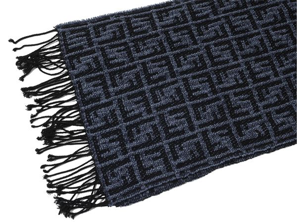 Fendi - Sciarpa grigia e nera con loghi  - Asta Guccimania - Maison Bibelot - Casa d'Aste Firenze - Milano