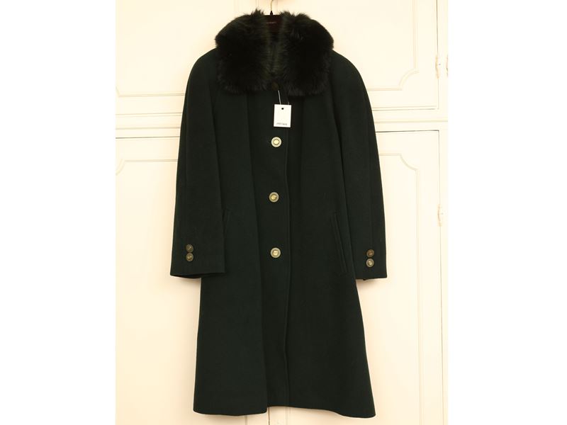 Cappotto verde in lana con collo in volpe