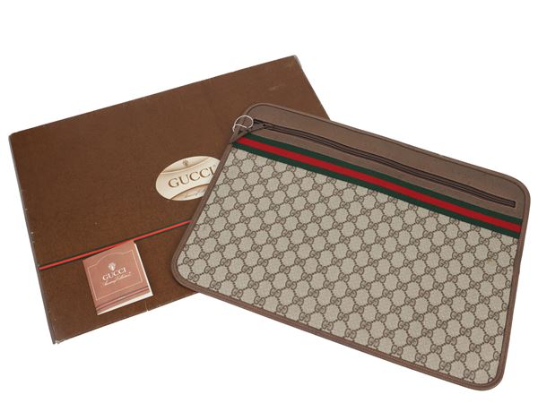 Gucci - Busta portadocumenti in tessuto GG marrone  - Asta Guccimania - Maison Bibelot - Casa d'Aste Firenze - Milano