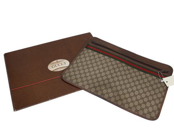 Gucci - Busta portadocumenti in tessuto GG marrone  - Asta Guccimania - Maison Bibelot - Casa d'Aste Firenze - Milano