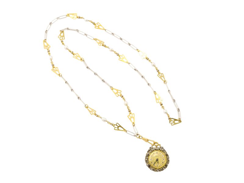 Orologio pendente in oro giallo, argento, smalti e rose di diamante con catena in oro