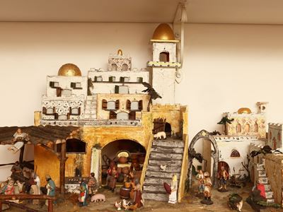 Presepe, scultura in legno con impianto elettrico