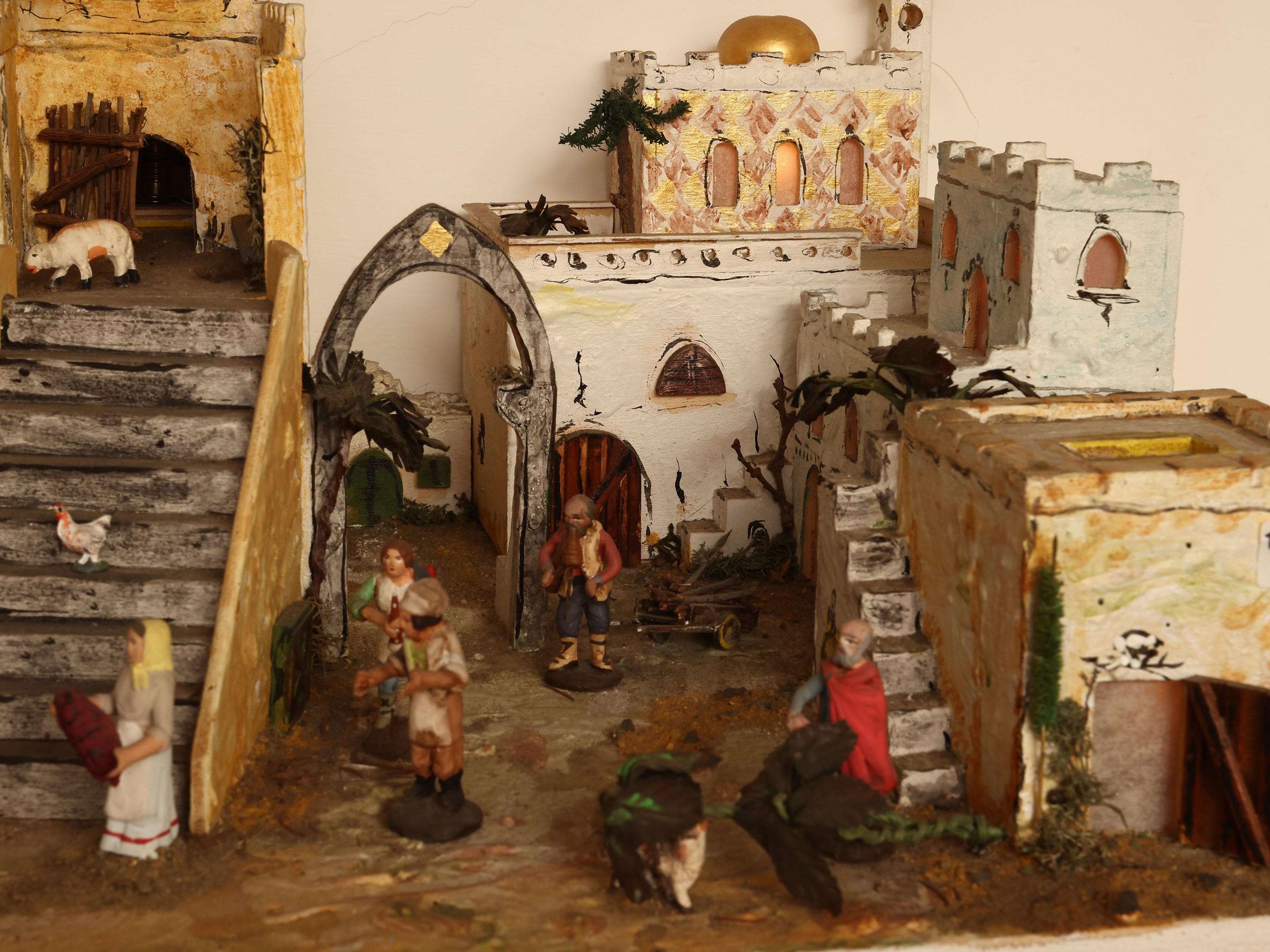 Presepe, scultura in legno con impianto elettrico