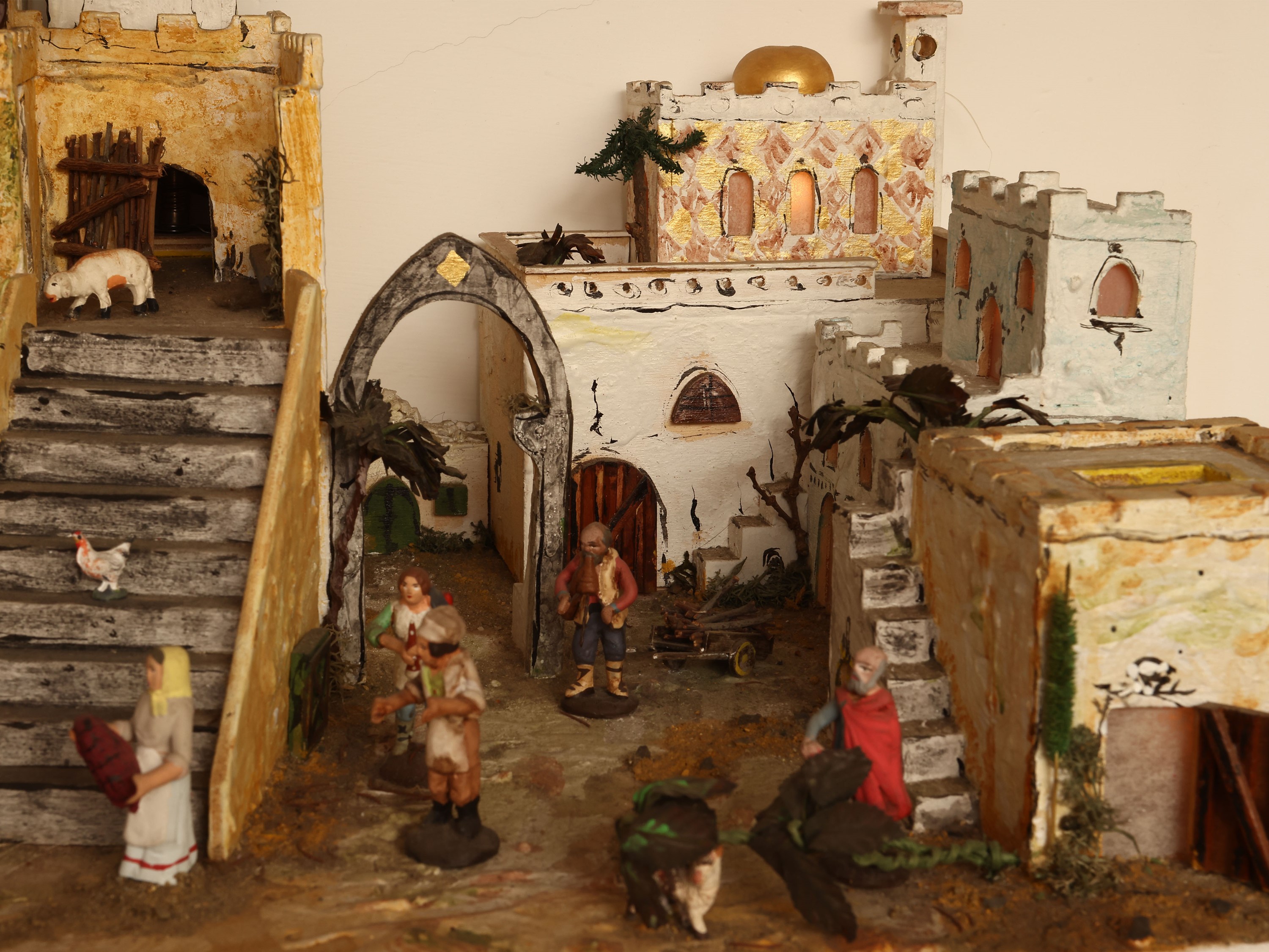 Presepe, scultura in legno con impianto elettrico