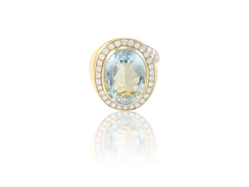Anello in oro giallo, oro bianco, acquamarina e diamanti