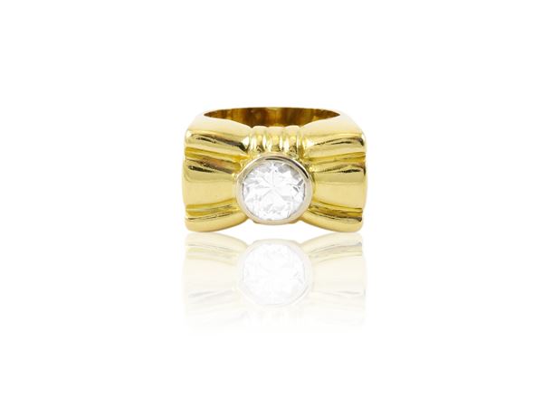 Anello in oro giallo e diamante