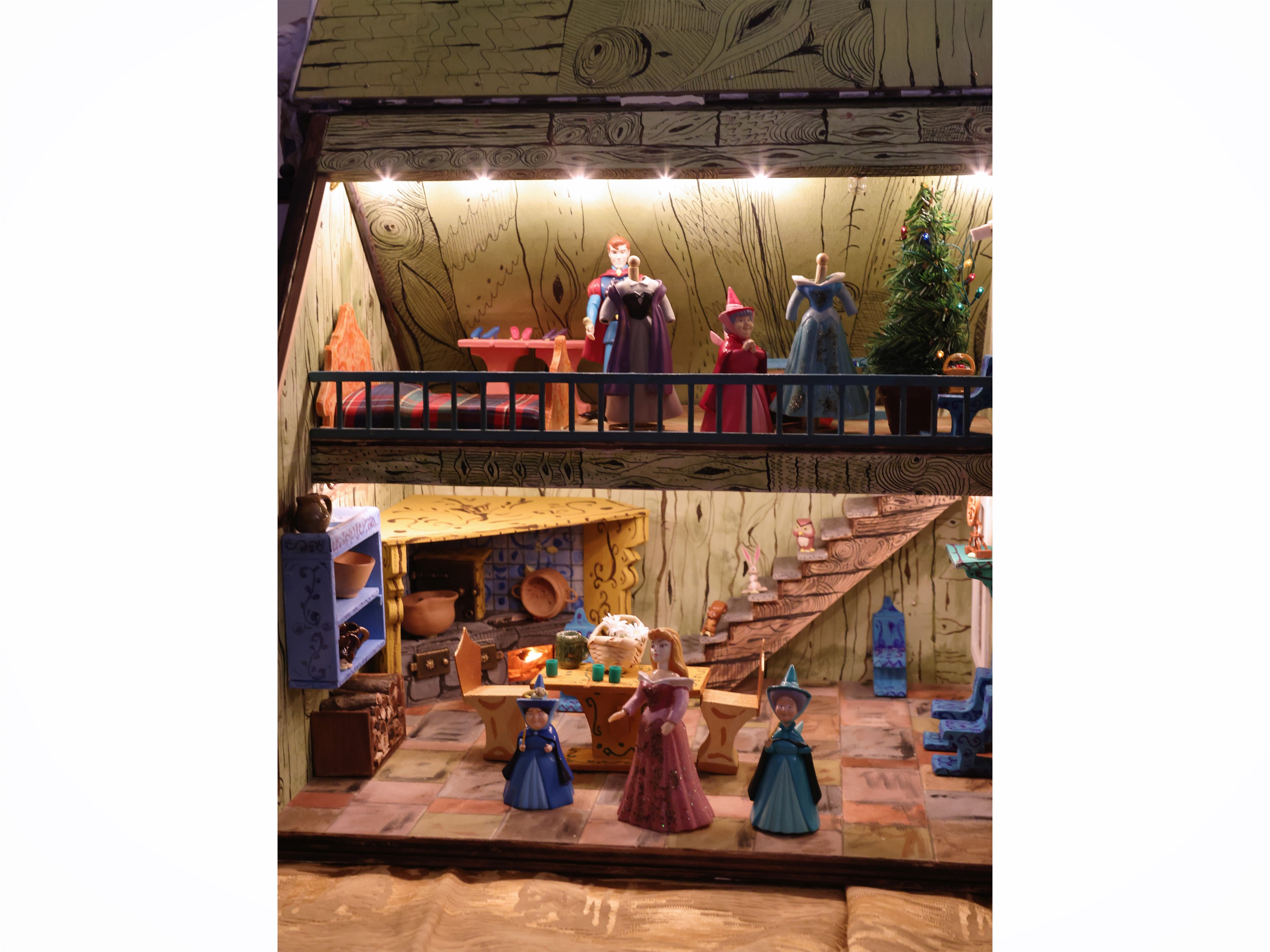 Opera artigianale in legno dipinto, La Casa di Cenerentola