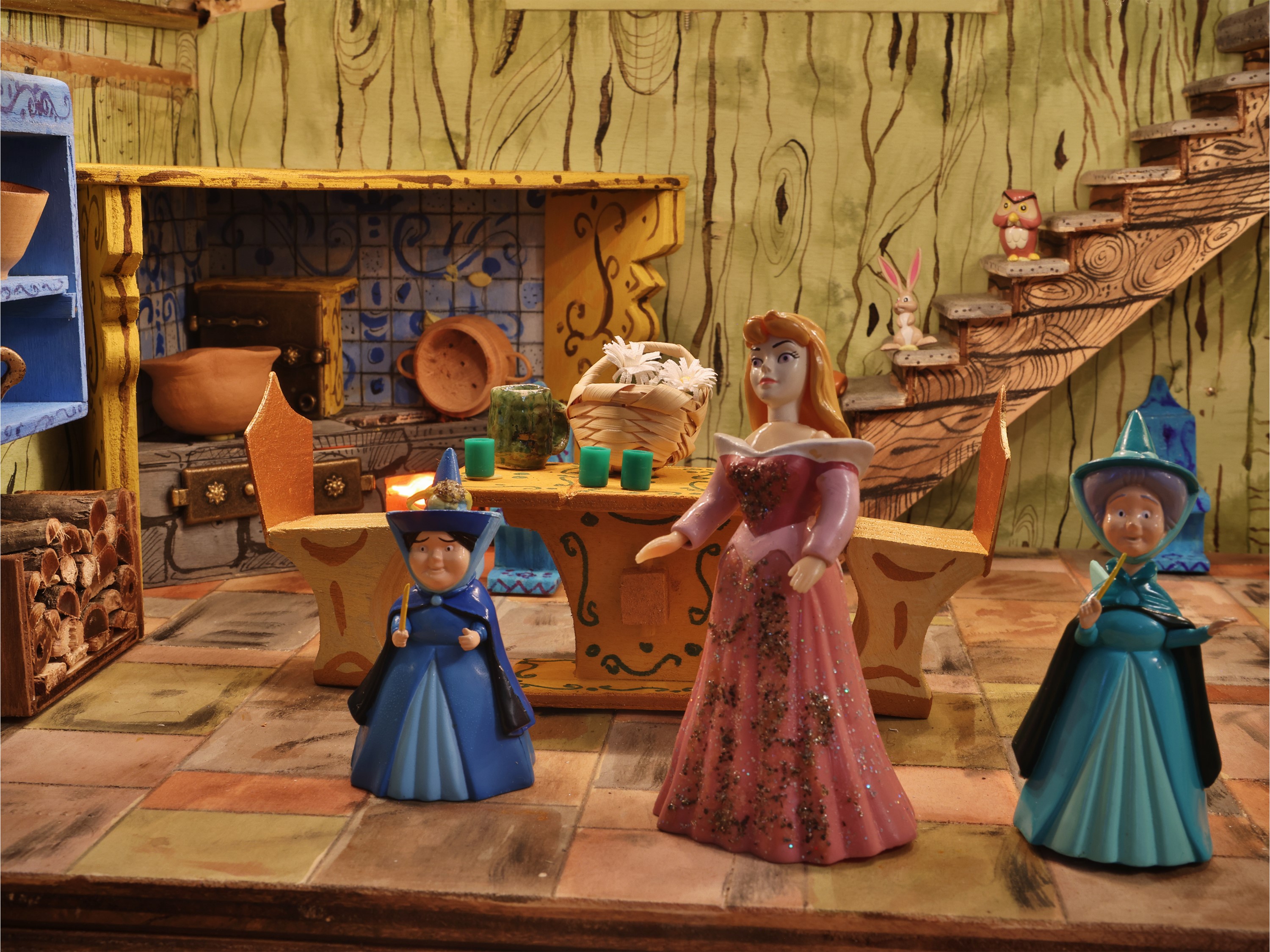 Opera artigianale in legno dipinto, La Casa di Cenerentola