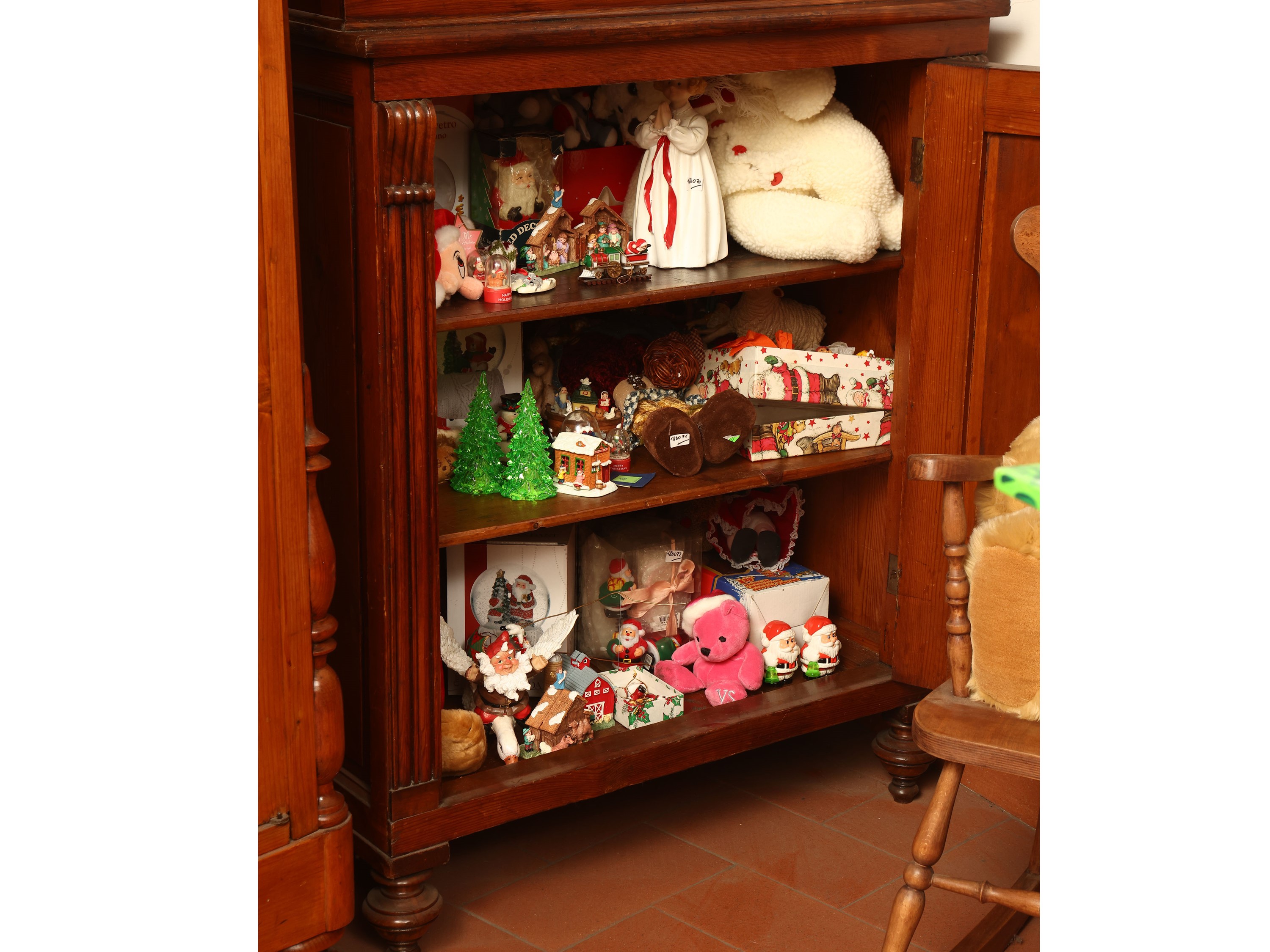 Libreria a due corpi in legno tenero