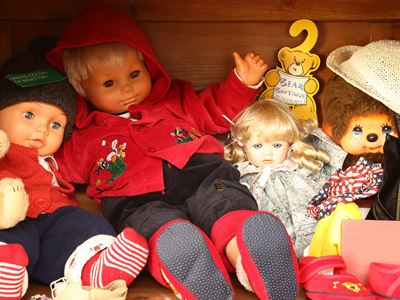 Bambole e peluche, arte decorativa contemporanea