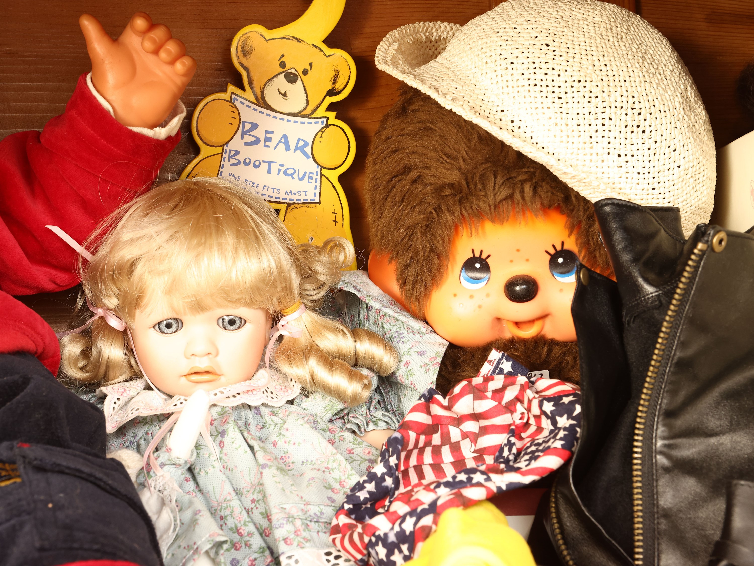 Bambole e peluche, arte decorativa contemporanea