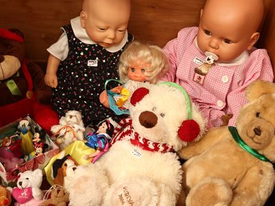 Bambole e bambolotti con peluche in miniatura