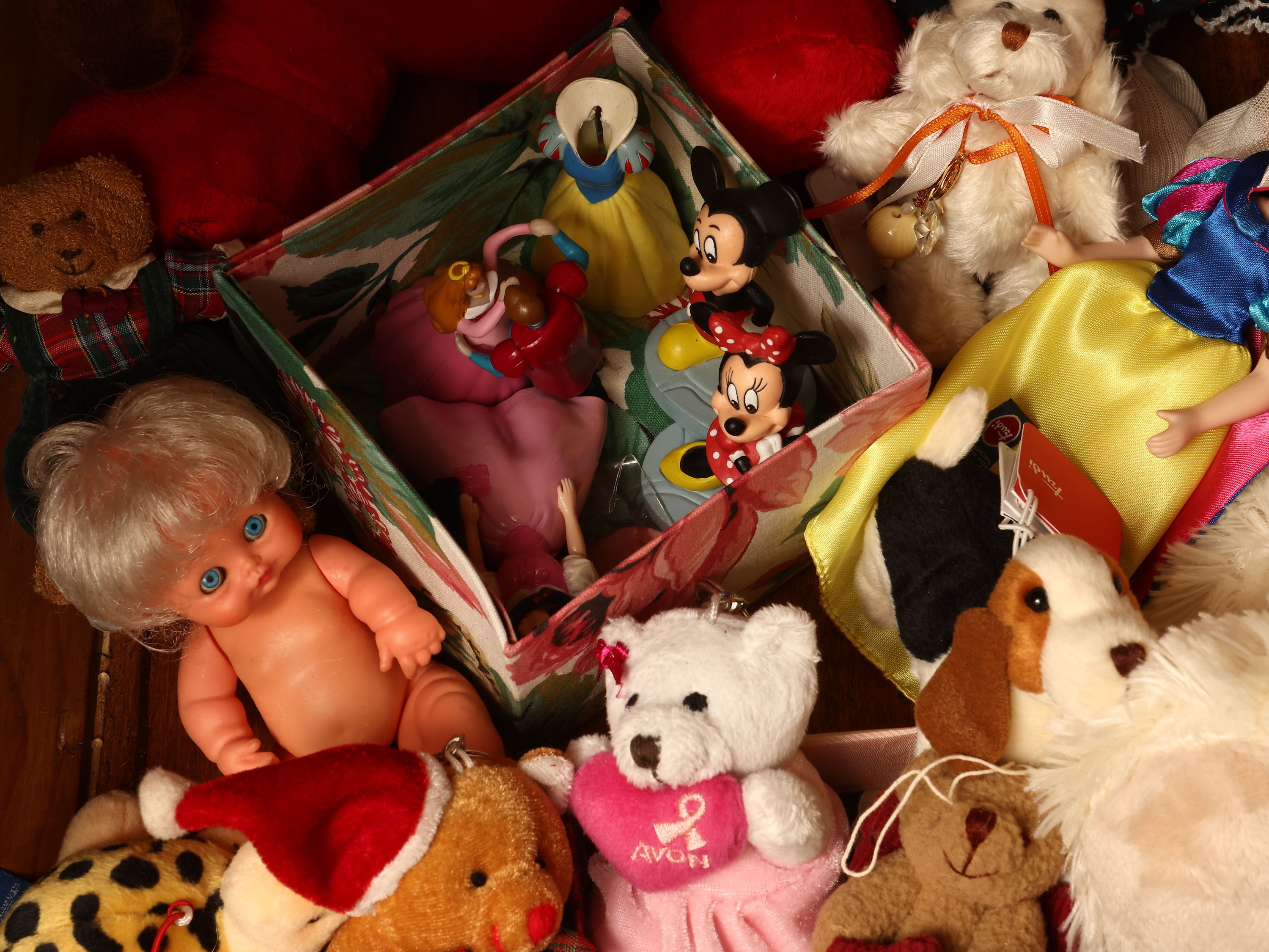 Bambole e bambolotti con peluche in miniatura