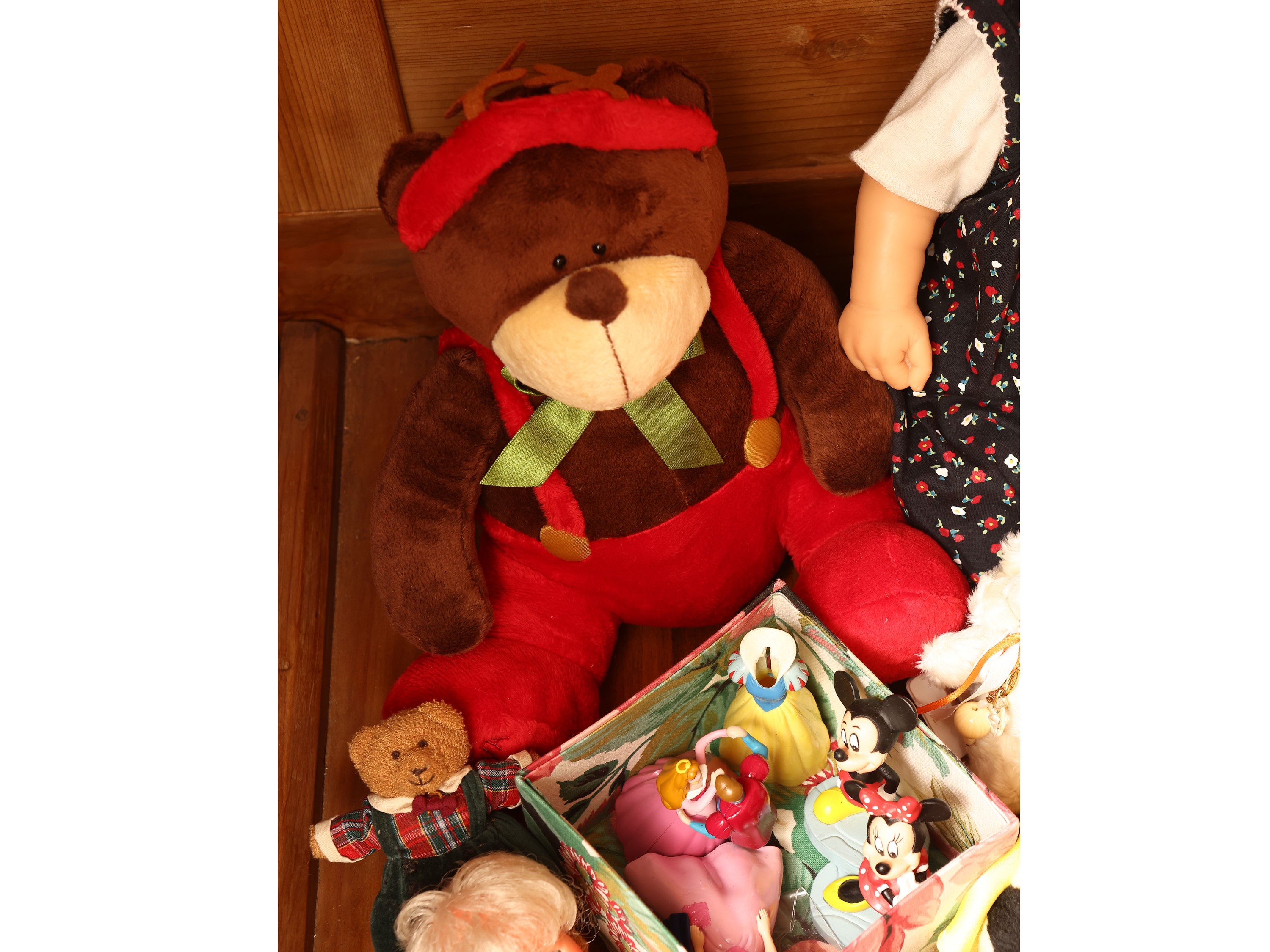 Bambole e bambolotti con peluche in miniatura