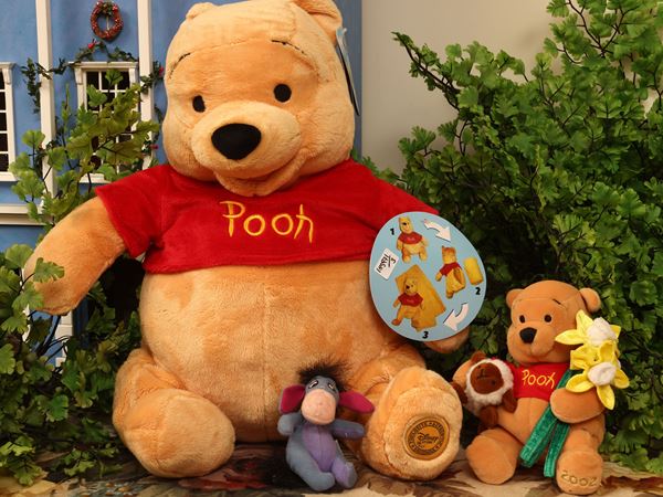 Orsacchiotto Winnie the Pooh  - Asta Stravaganze fiorentine: tra fiaba e collezionismo - Maison Bibelot - Casa d'Aste Firenze - Milano