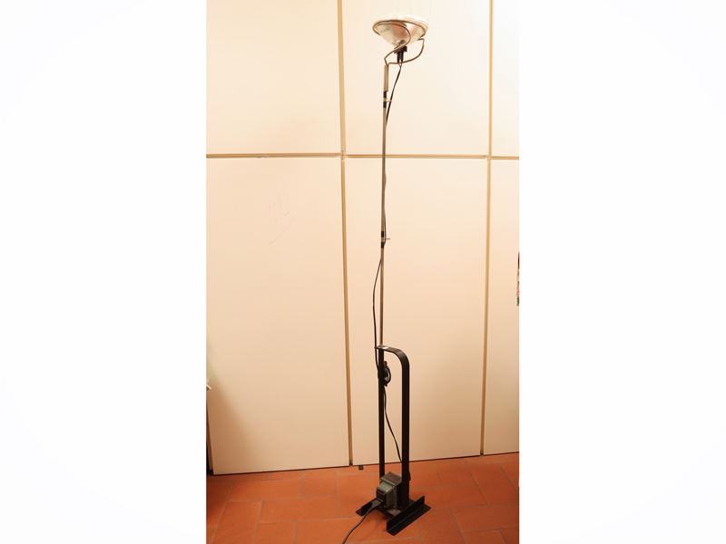 Achille e Pier Giacomo Castiglioni, Lampada da Terra Toio, metallo laccato nero e stelo cromato, ...