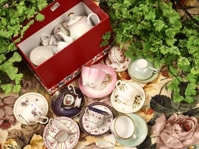 Collezione di tazzine in porcellana miniatura, varie manifatture tra cui Limoges e Spode
