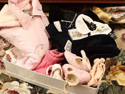 Piccolo guardaroba per bambina, abbigliamento 3-6 mesi con accessori