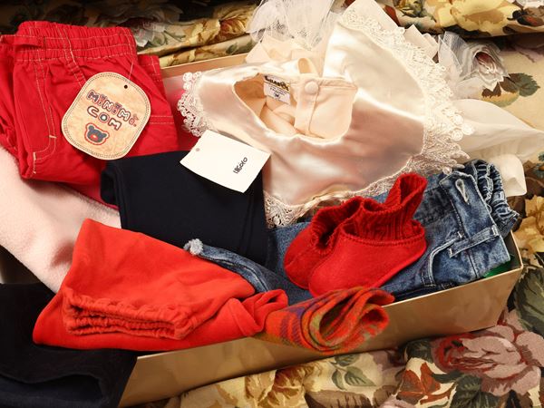 Piccolo guardaroba per bambina  - Asta Stravaganze fiorentine: tra fiaba e collezionismo - Maison Bibelot - Casa d'Aste Firenze - Milano