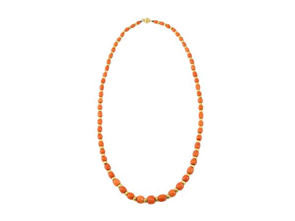 Collana in corallo e oro giallo