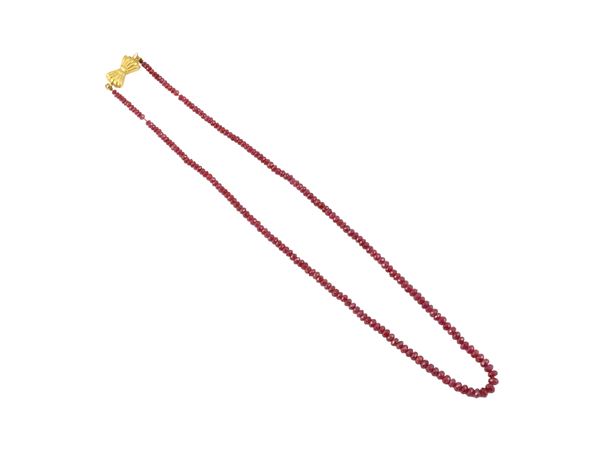 Collana in oro giallo e rubini bitz