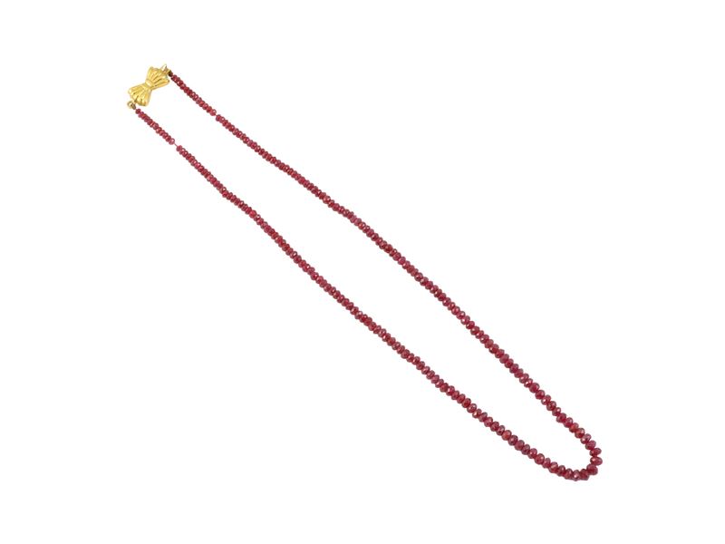 Collana in oro giallo e rubini bitz