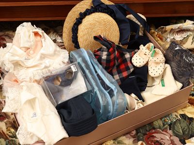 Piccolo guardaroba per bambina, abbigliamento 3-6 mesi con accessori