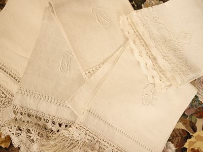 Lotto di asciugamani in lino bianco, assortimento di 10 pezzi con dettagli ricamati