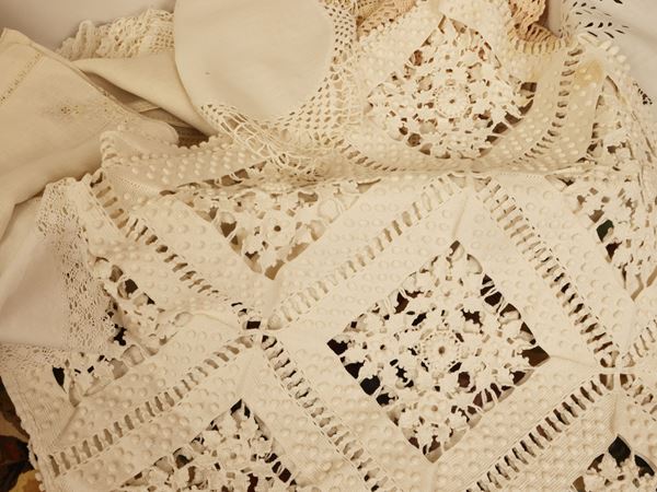 Assortimento di centrini
