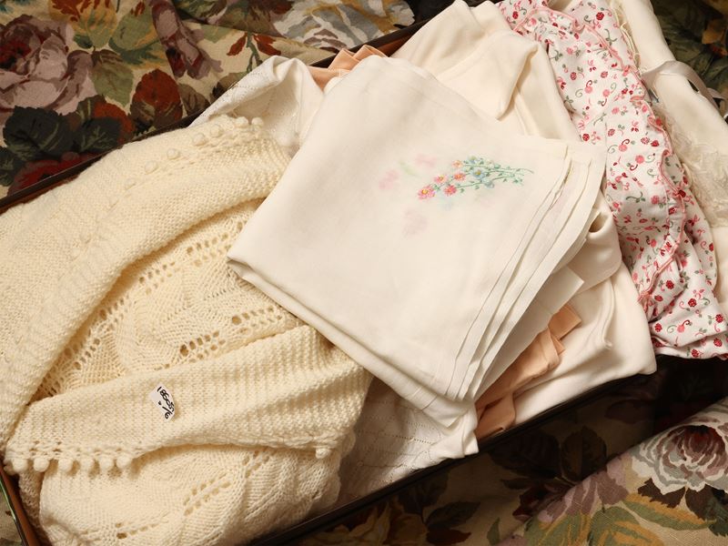 Assortimento di camicie da notte, includente modelli ricamati e in pizzo