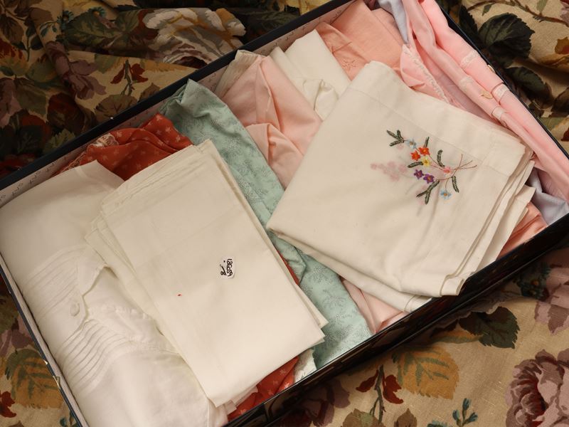 Assortimento di 8 camicie da notte in vari materiali e stili