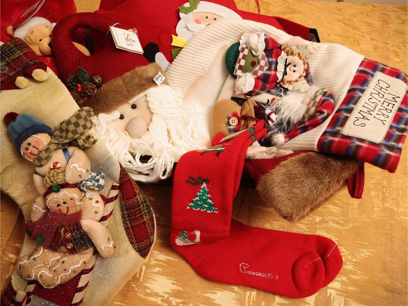 Ensemble di addobbi natalizi decorativi, incluso set di calze Disney