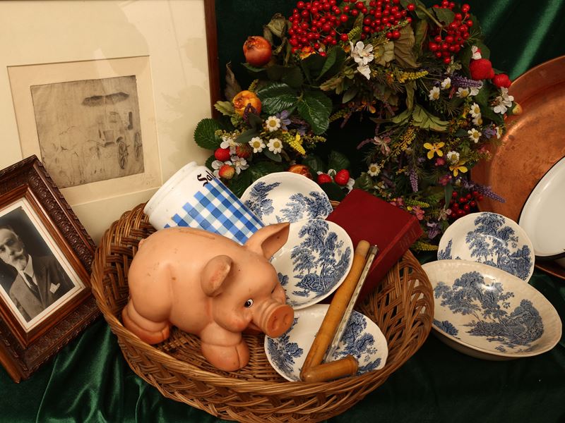 Miscellanea di accessori d'epoca