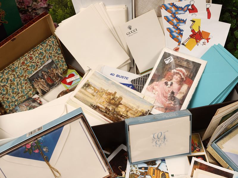 Miscellanea di accessori decorativi in carta