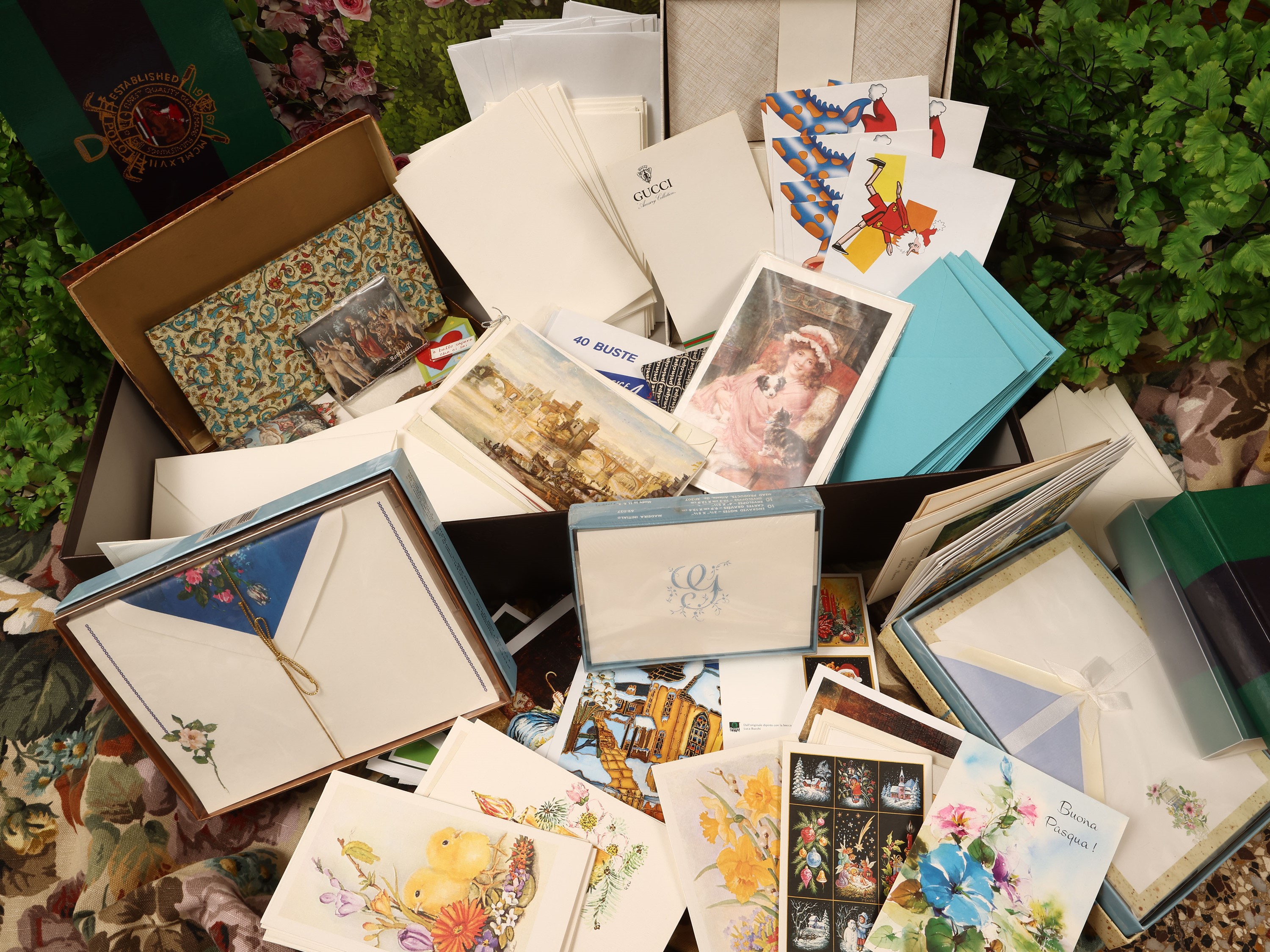 Miscellanea di accessori decorativi in carta