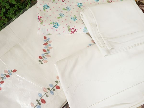 Tre set di lenzuola matrimoniali in lino e cotone