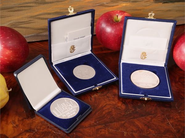 Due medaglie commemorative in argento