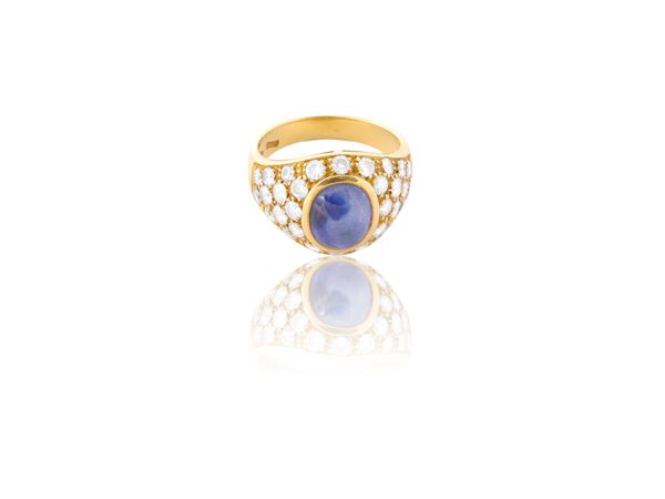 Anello in oro giallo, diamanti e zaffiro