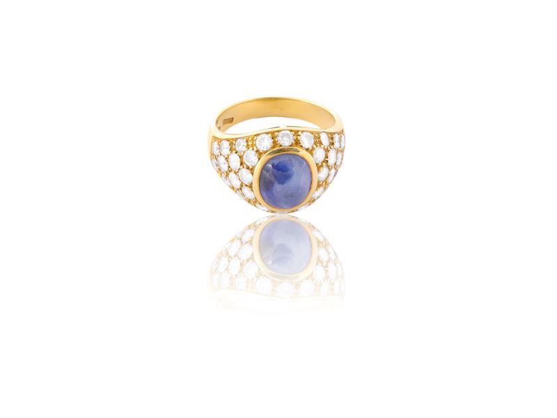 Anello in oro giallo, diamanti e zaffiro