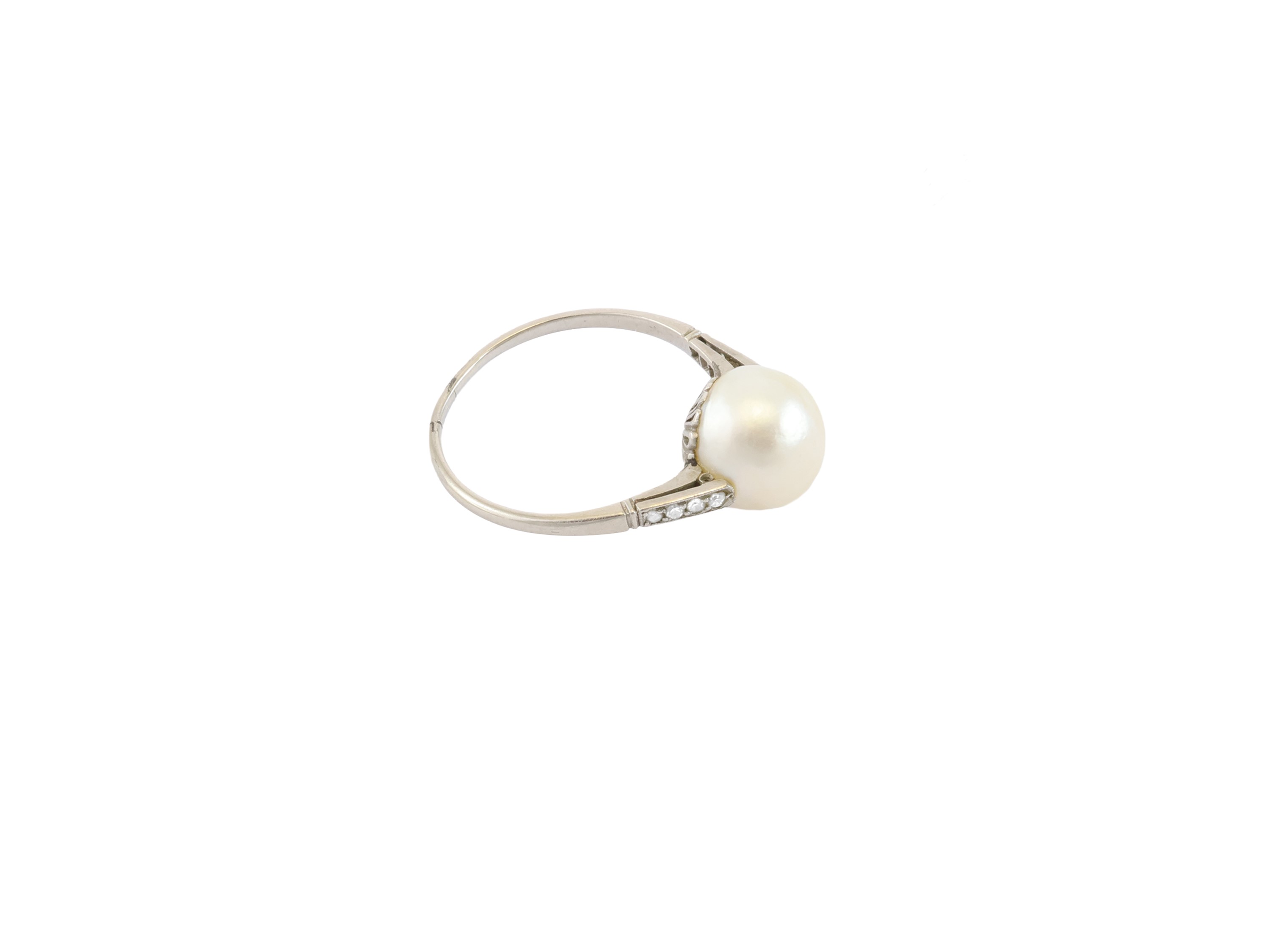 Anello in oro bianco e perla bianca