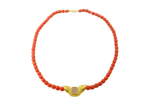 Collana in corallo e oro giallo