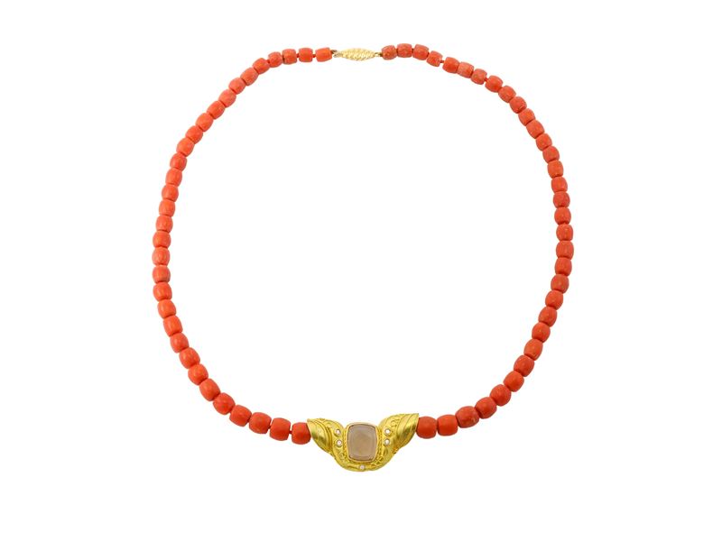 Collana in corallo e oro giallo
