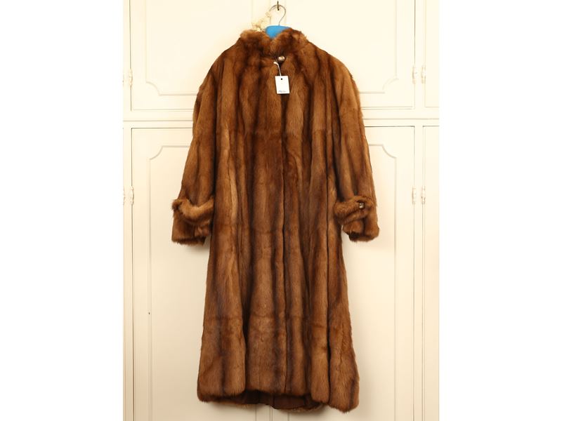 Cappotto lungo in pelliccia di visone marrone