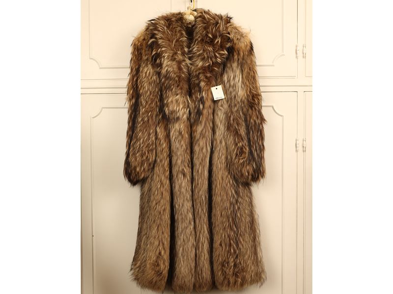 Cappotto lungo in pelliccia di volpe argentata