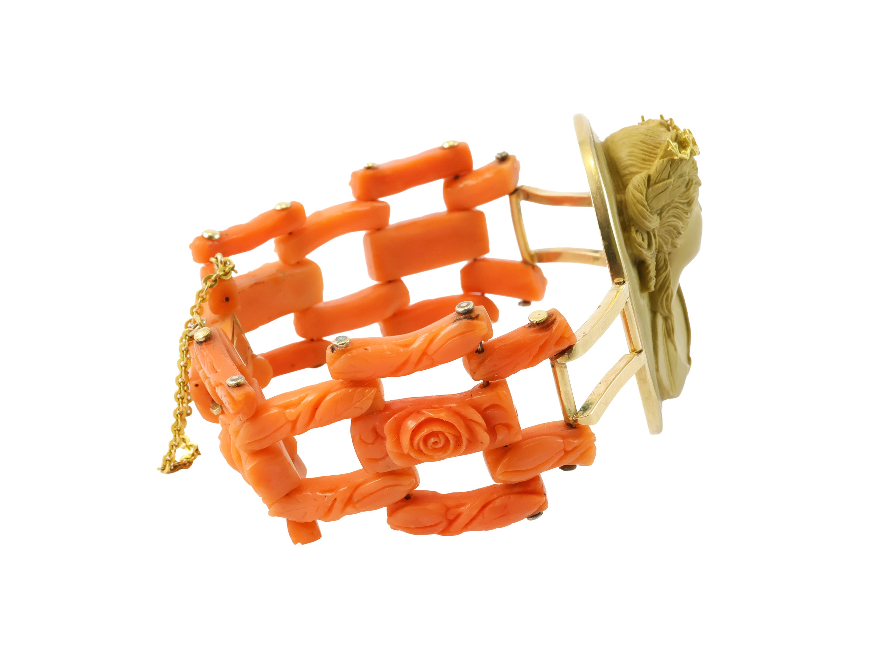 Bracciale in oro giallo, corallo e pietra lavica del Vesuvio