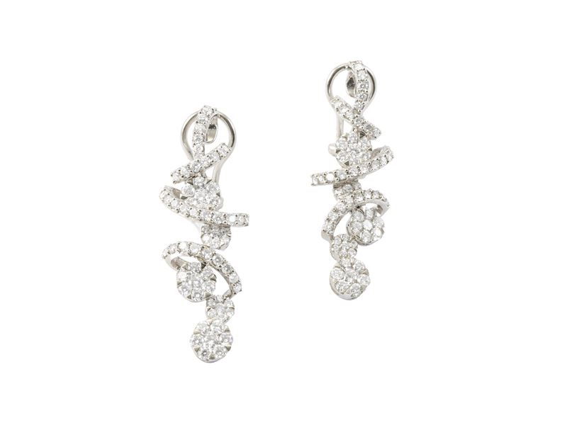 Paio di orecchini a clip in oro bianco e diamanti