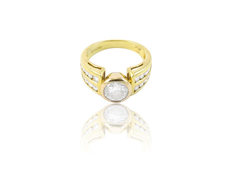 Anello in oro giallo e diamanti