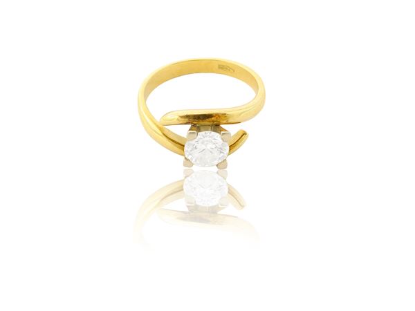 Anello solitario in oro giallo e diamante