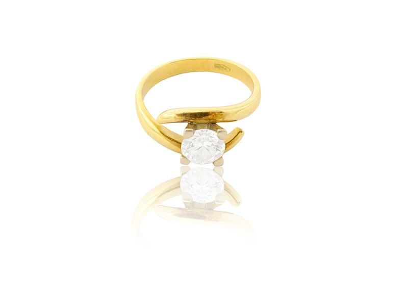 Anello Solitario in Oro Giallo e Diamante